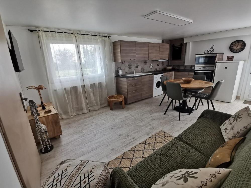 Gite - Chambres D'Hotes La Belle Helene Bressuire Kültér fotó