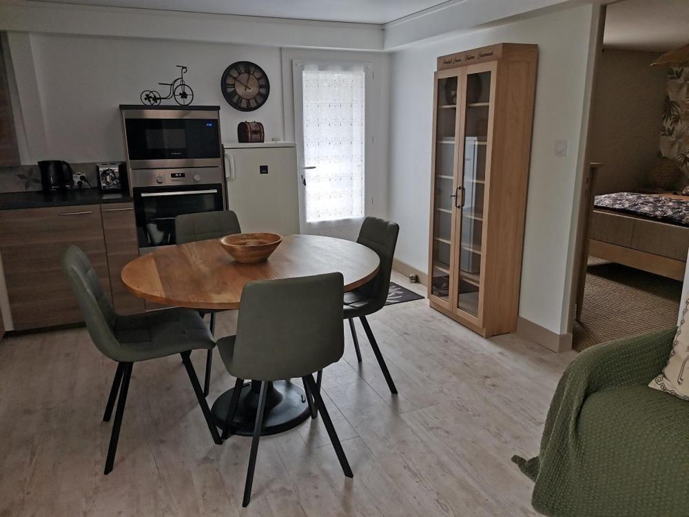 Gite - Chambres D'Hotes La Belle Helene Bressuire Kültér fotó